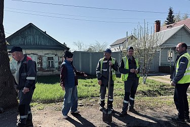 По просьбам жителей Оренбурга на улице Красногвардейской идет ремонт дороги